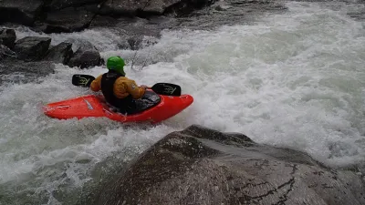 Nico franchit le premier rapide de la section qui précède le premier passage 6.